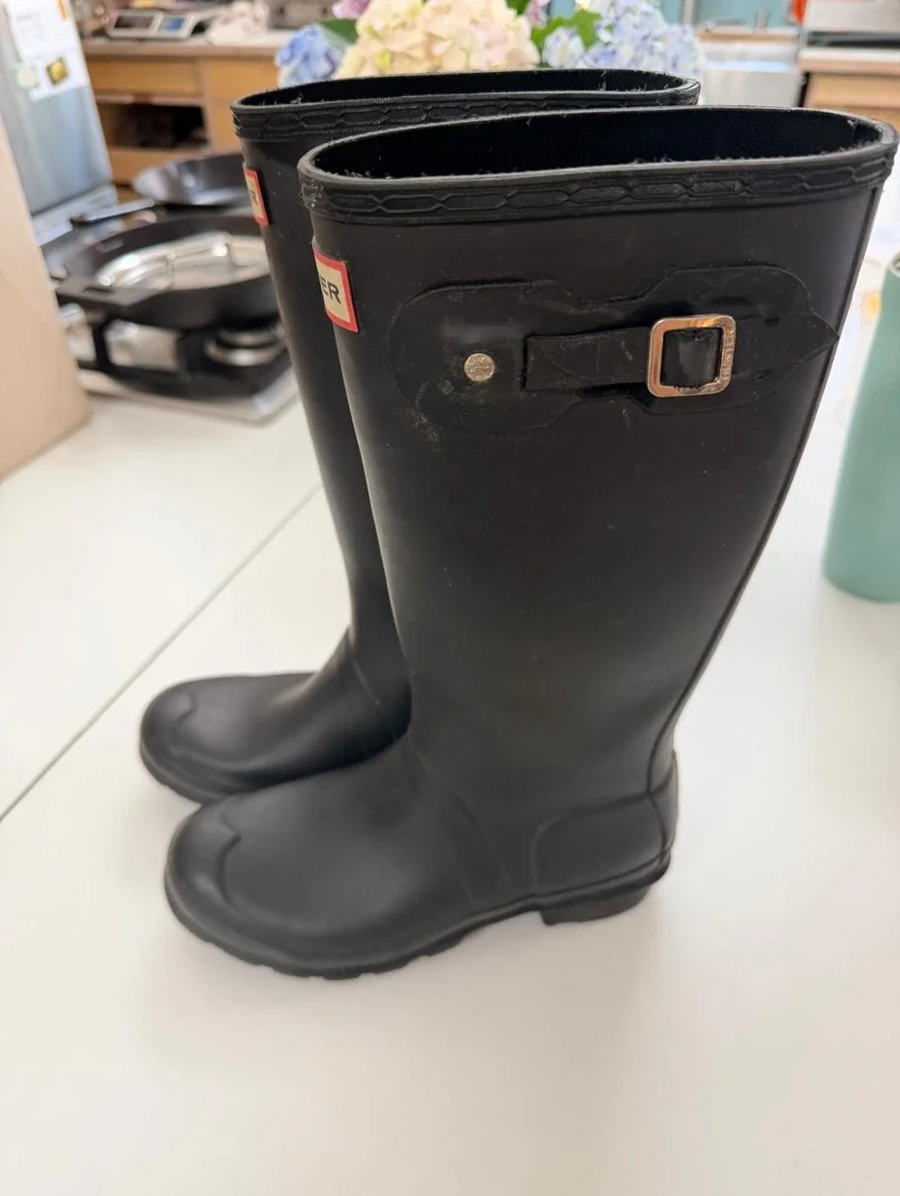 Hunter Black Tall Gloss Rain Boots with Red Logo Trim. Size Girls 6.